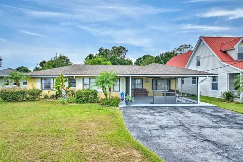 4160 LAKEVIEW DRIVE