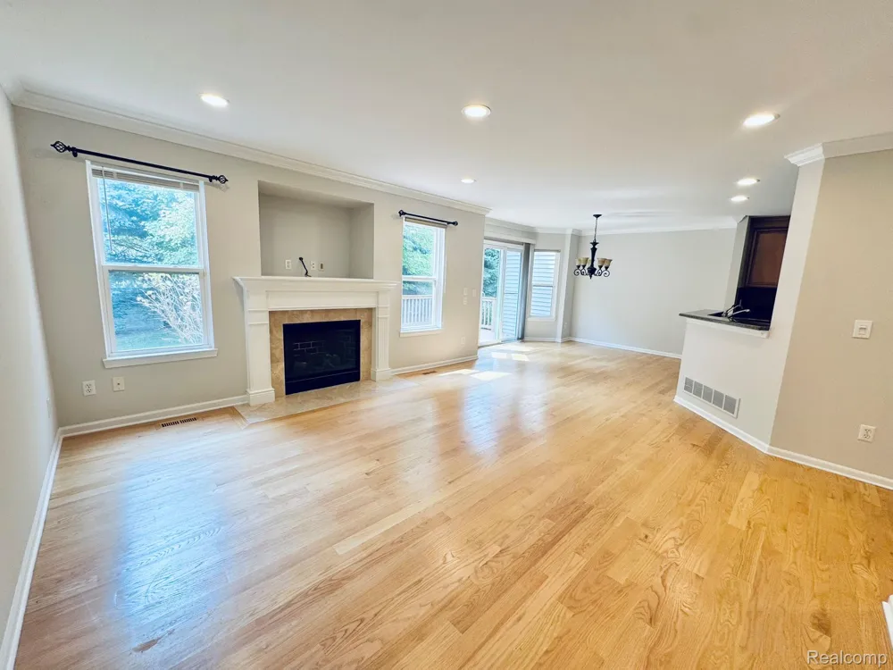 8055 SPRINGDALE DRIVE White Lake Charter Township, MI 48386