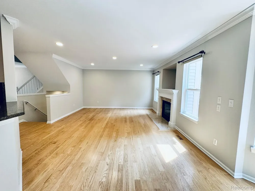 8055 SPRINGDALE DRIVE White Lake Charter Township, MI 48386