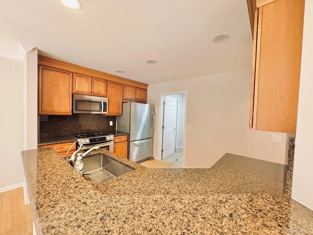 8055 SPRINGDALE DRIVE White Lake Charter Township, MI 48386