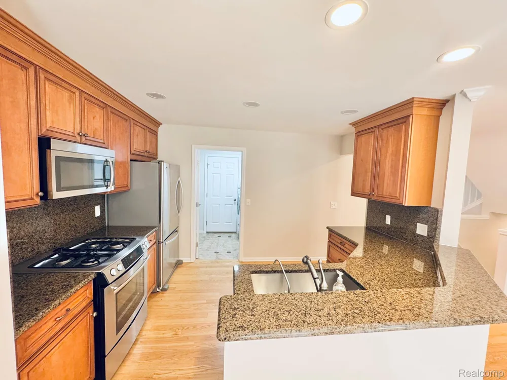 8055 SPRINGDALE DRIVE White Lake Charter Township, MI 48386