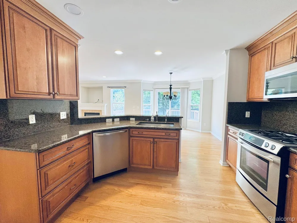 8055 SPRINGDALE DRIVE White Lake Charter Township, MI 48386
