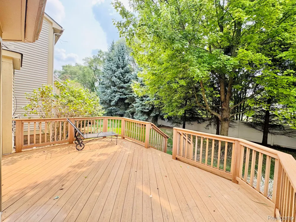 8055 SPRINGDALE DRIVE White Lake Charter Township, MI 48386