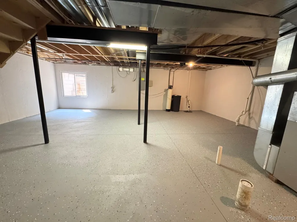8055 SPRINGDALE DRIVE White Lake Charter Township, MI 48386