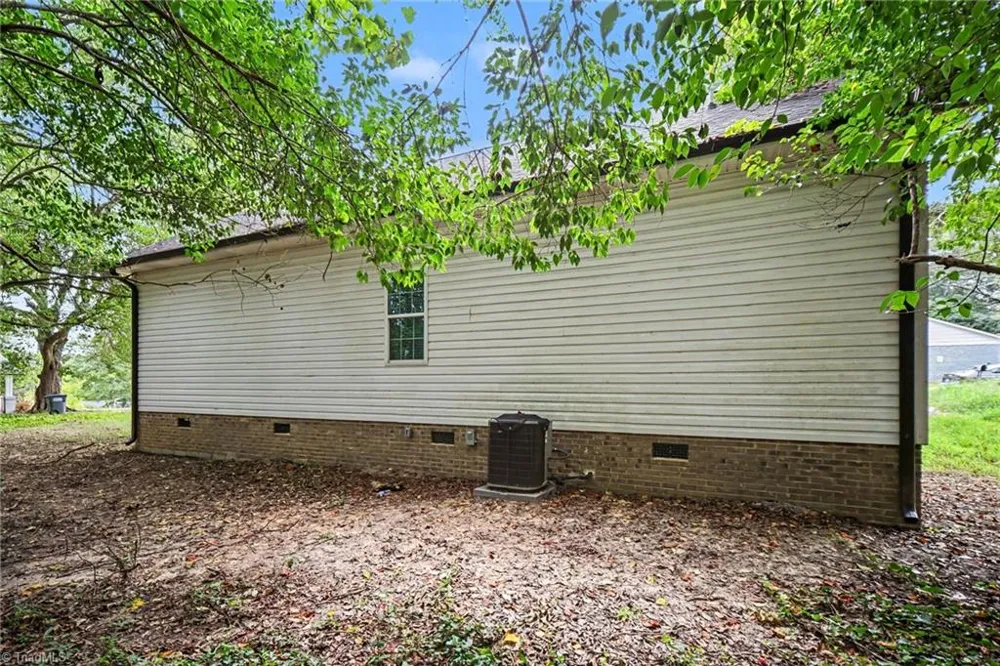 1402 Essex Avenue Gastonia, NC 28052