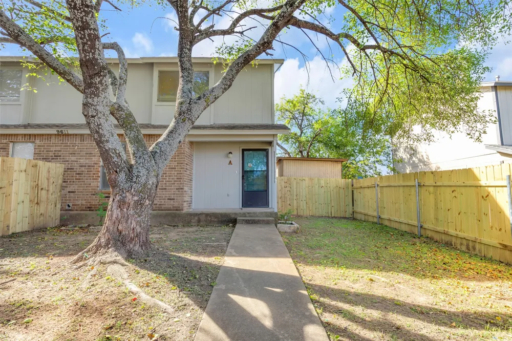 9611 Bear Paw Trail #A Del Valle, TX 78617