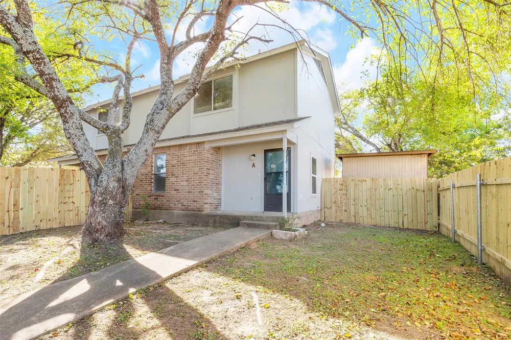 9611 Bear Paw Trail #A Del Valle, TX 78617