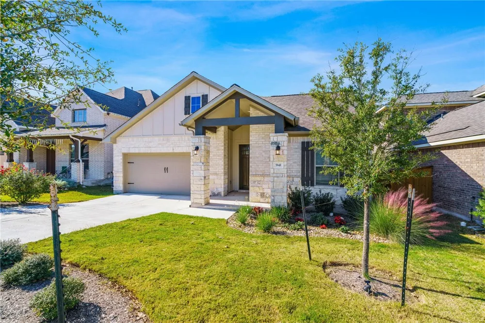 941 Del Raphael Drive Leander, TX 78641