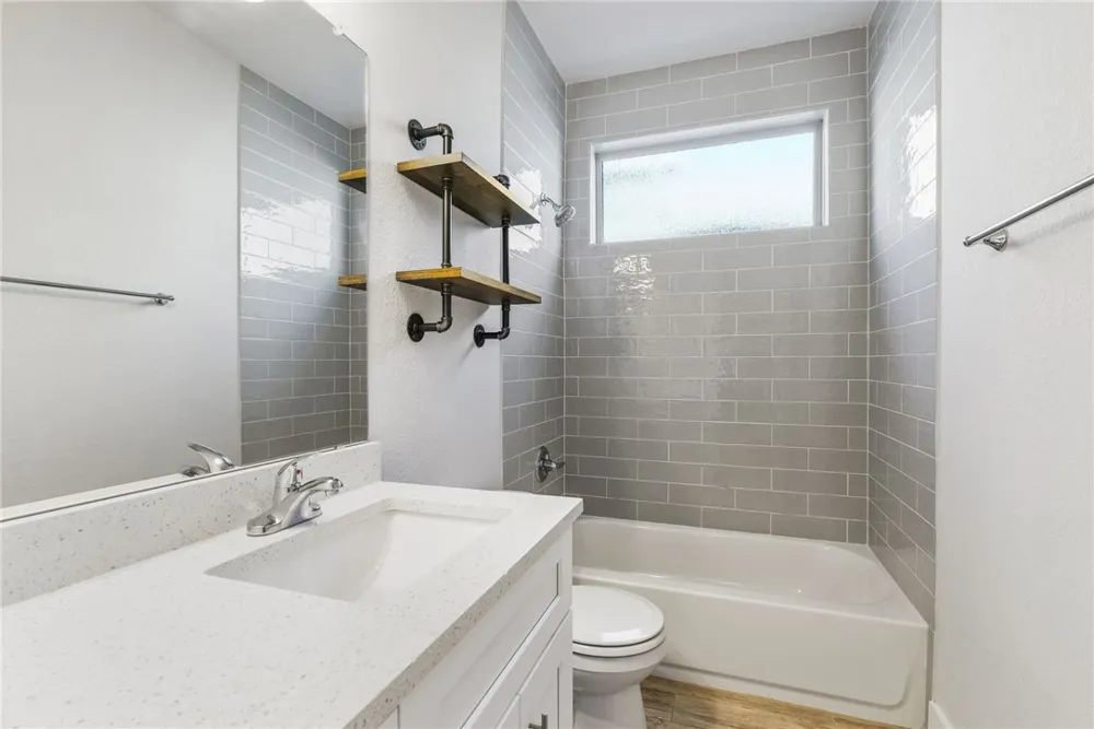 941 Del Raphael Drive Leander, TX 78641