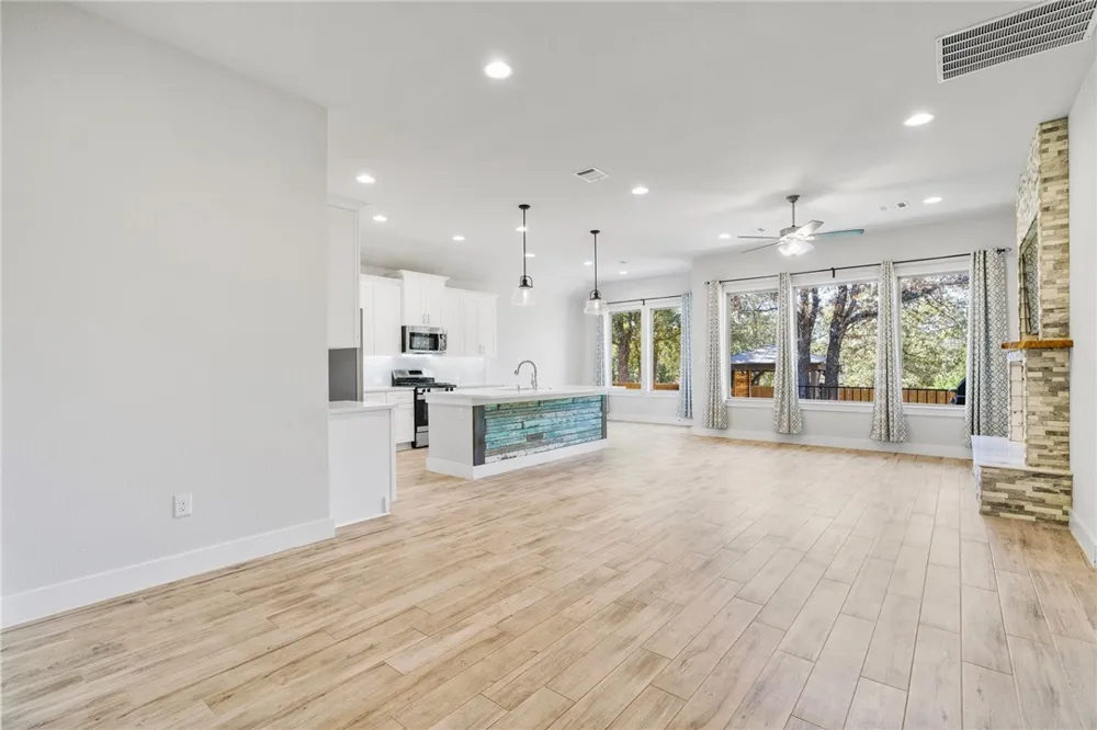 941 Del Raphael Drive Leander, TX 78641