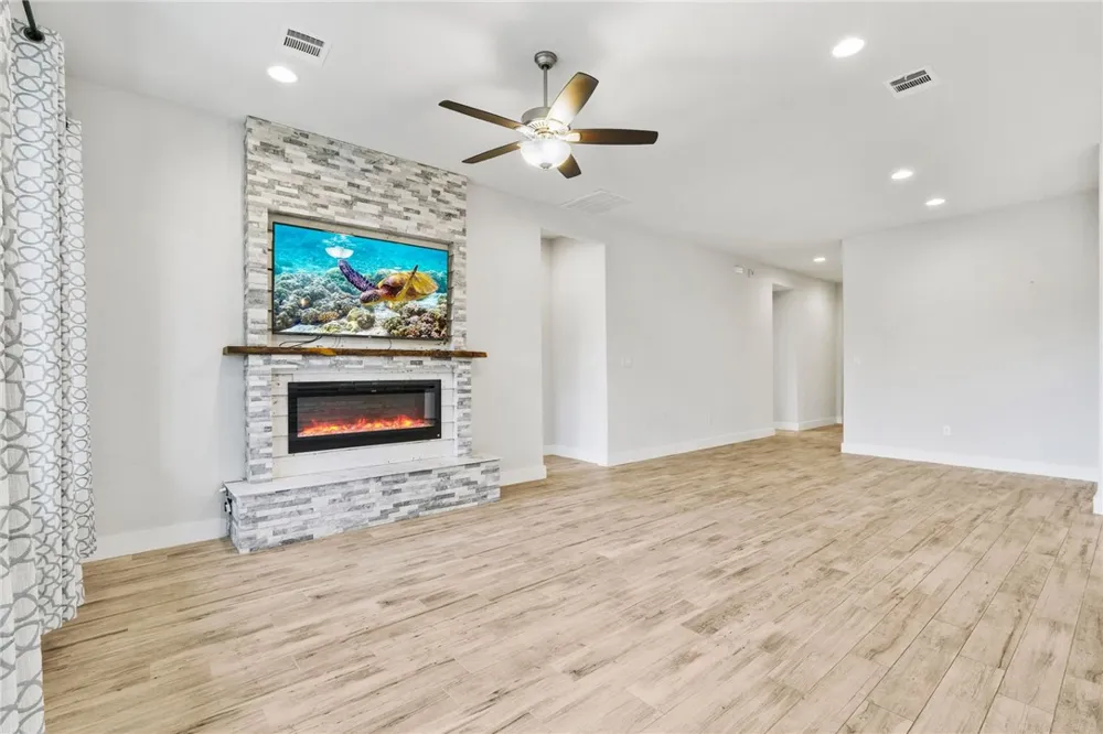 941 Del Raphael Drive Leander, TX 78641