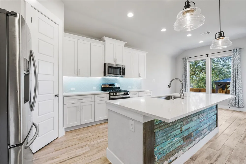 941 Del Raphael Drive Leander, TX 78641