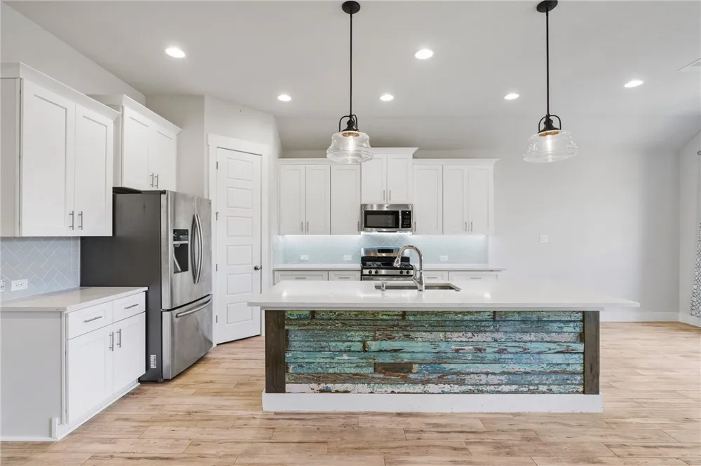 941 Del Raphael Drive Leander, TX 78641
