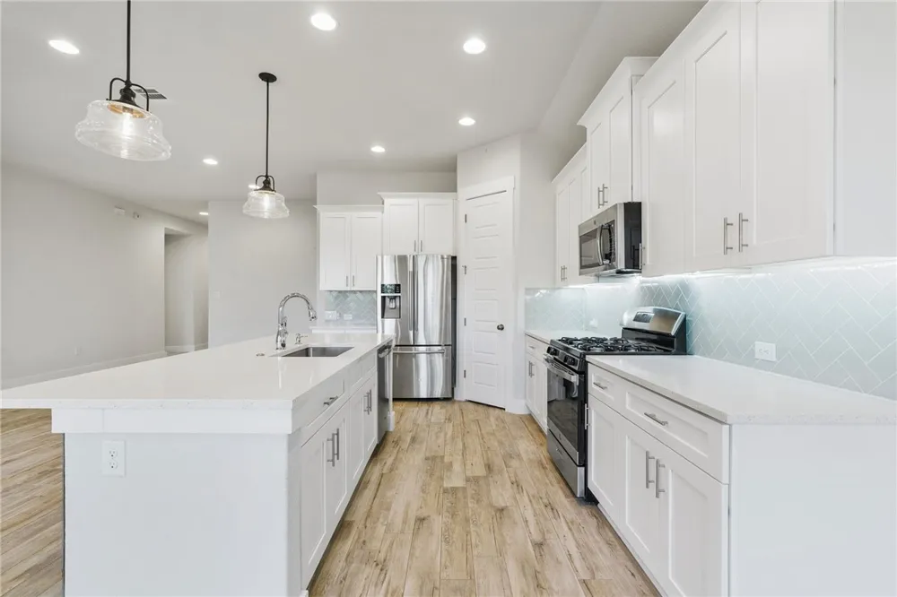 941 Del Raphael Drive Leander, TX 78641