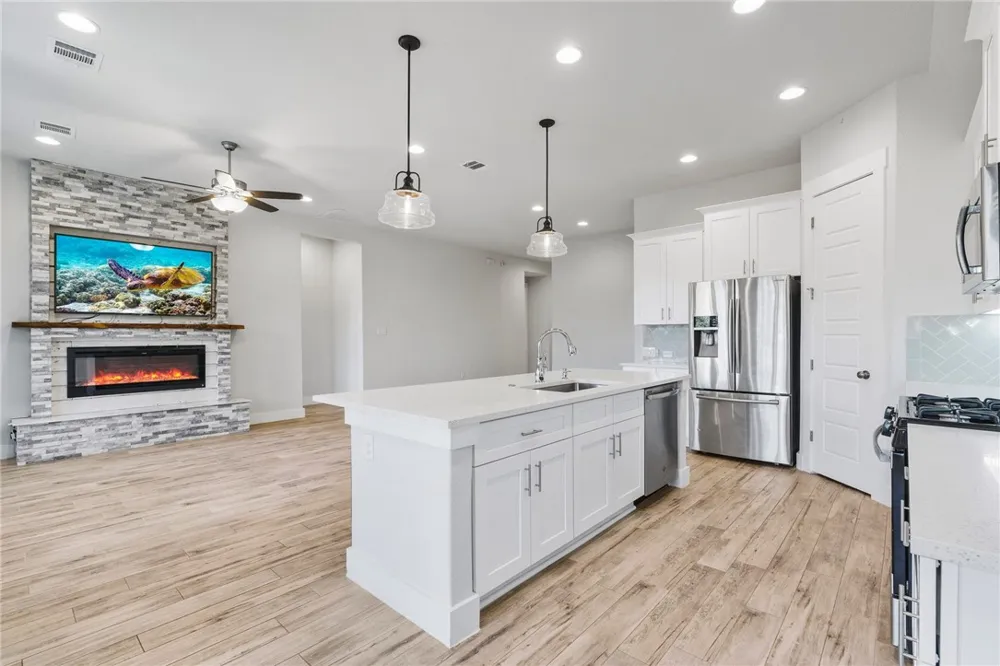 941 Del Raphael Drive Leander, TX 78641