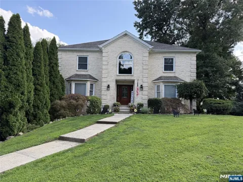 17 Rosenbrook Drive