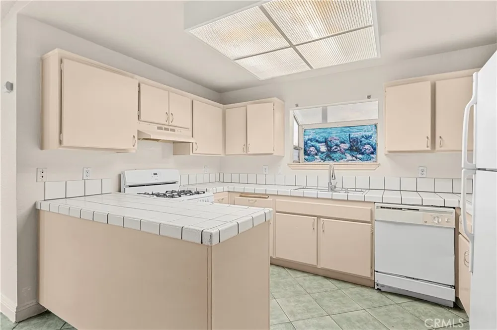 2101 Forry Lancaster, CA 93536
