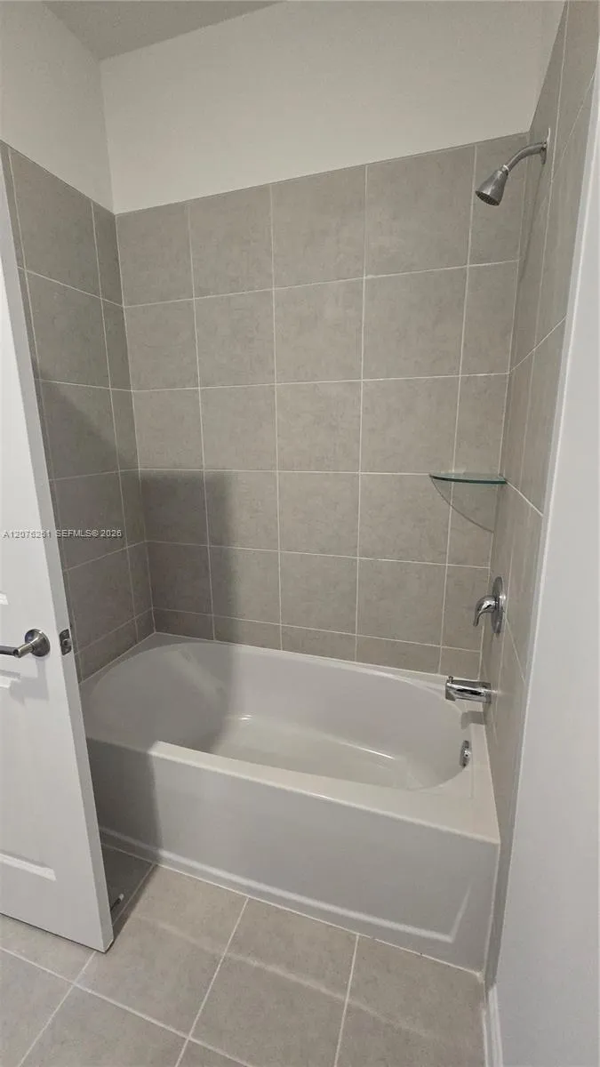 2475 SE 29th Dr Homestead, FL 33035