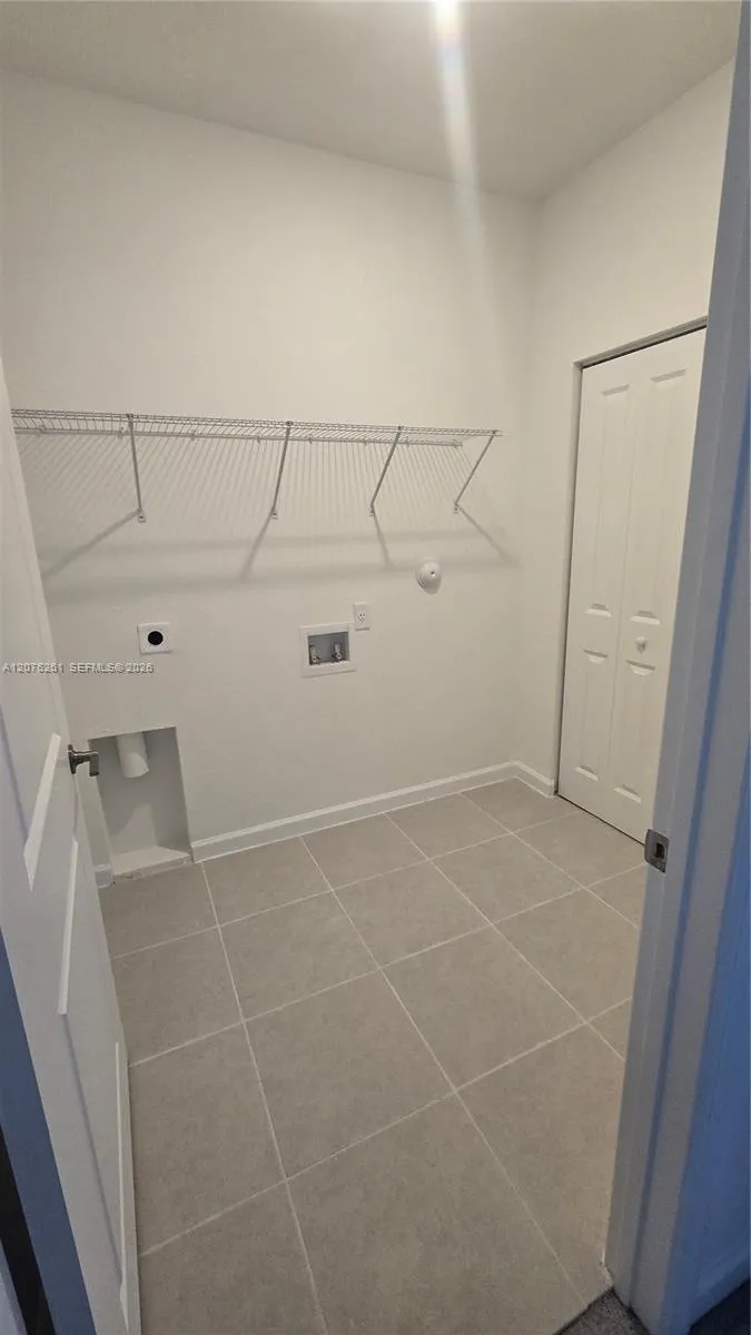 2475 SE 29th Dr Homestead, FL 33035