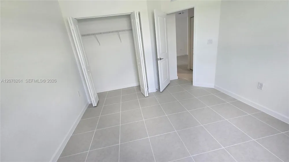 2475 SE 29th Dr Homestead, FL 33035