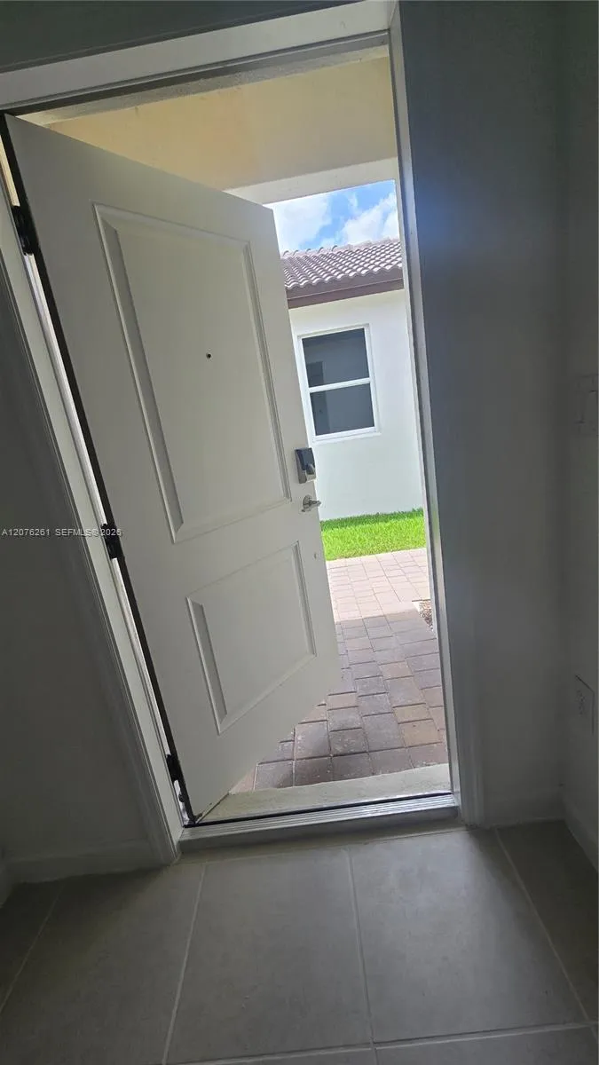 2475 SE 29th Dr Homestead, FL 33035