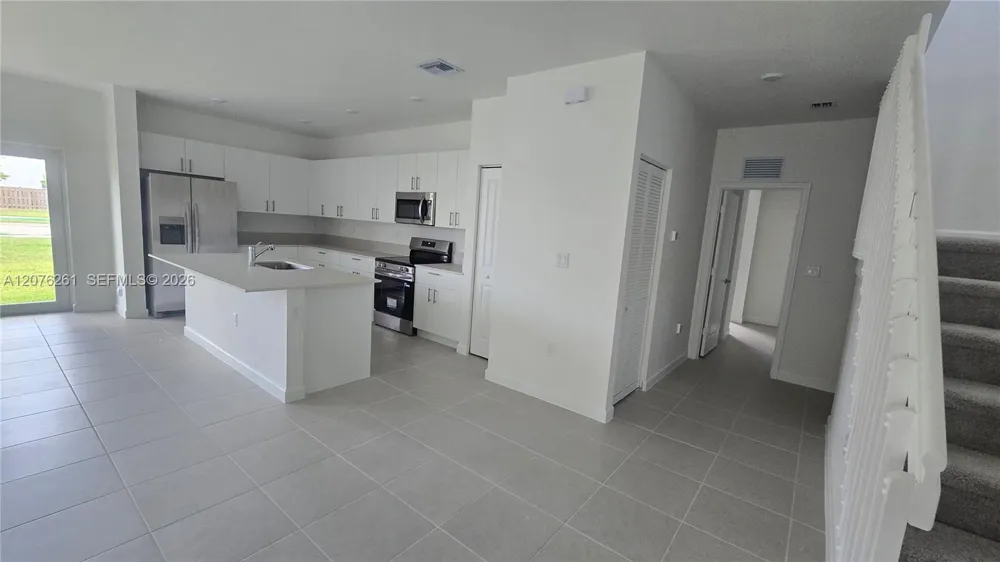 2475 SE 29th Dr Homestead, FL 33035