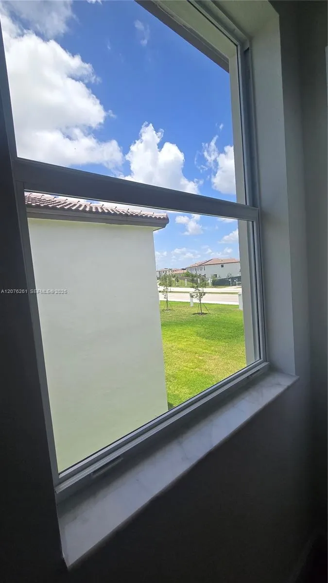 2475 SE 29th Dr Homestead, FL 33035