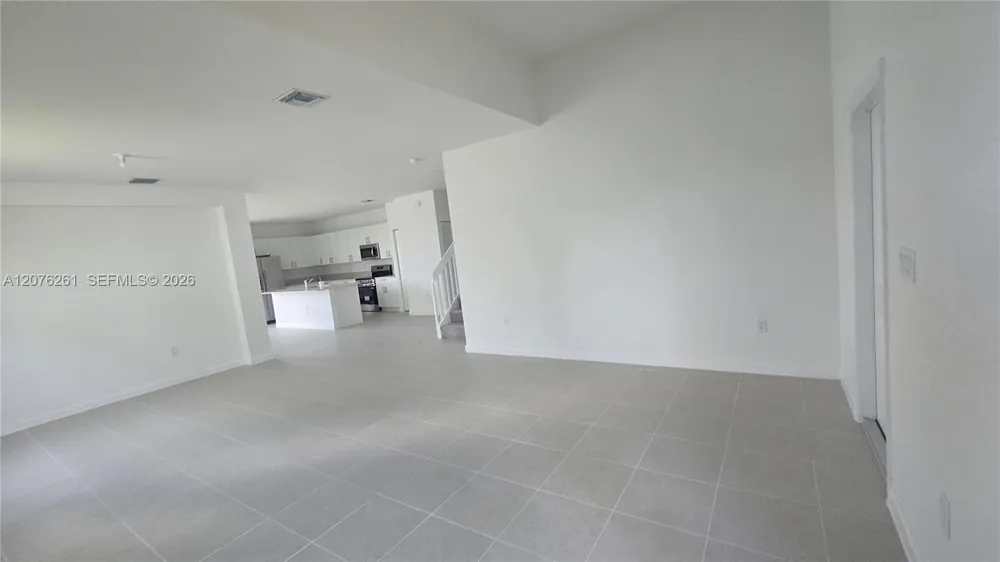 2475 SE 29th Dr Homestead, FL 33035
