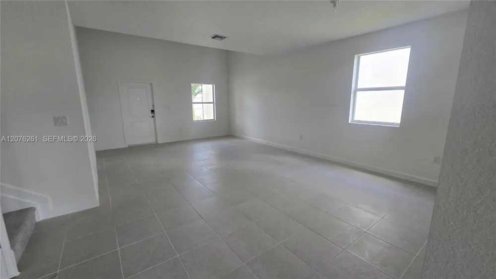 2475 SE 29th Dr Homestead, FL 33035