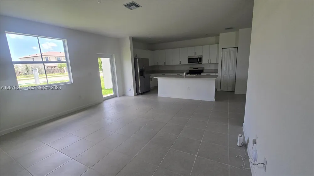2475 SE 29th Dr Homestead, FL 33035