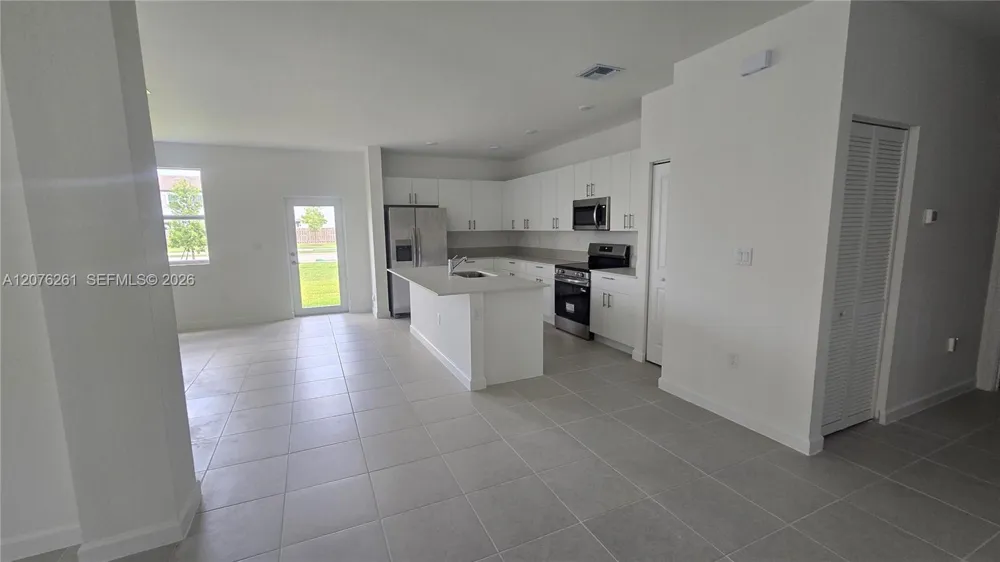 2475 SE 29th Dr Homestead, FL 33035