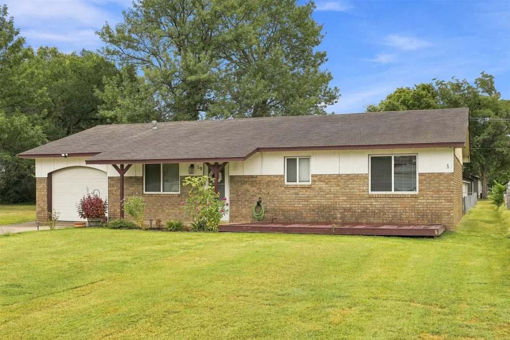 19 S Whitaker Street Pryor, OK 74361