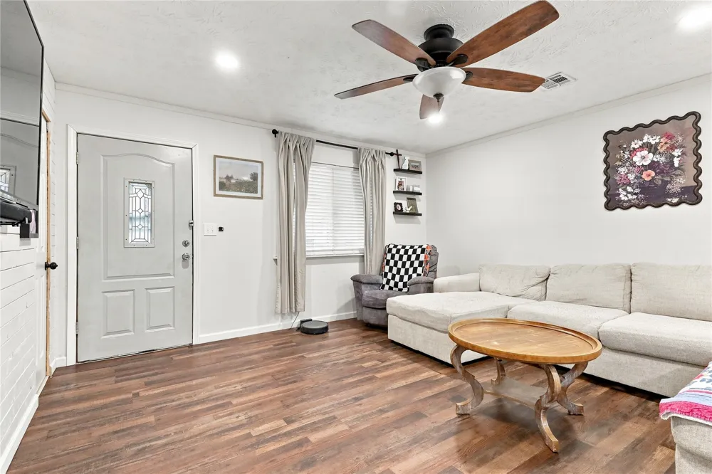 19 S Whitaker Street Pryor, OK 74361