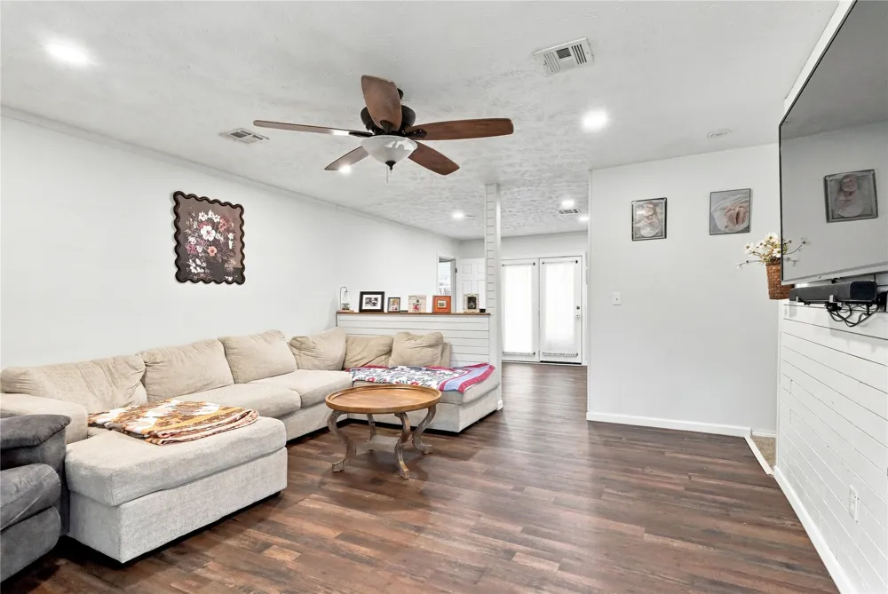 19 S Whitaker Street Pryor, OK 74361