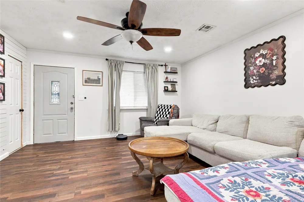 19 S Whitaker Street Pryor, OK 74361