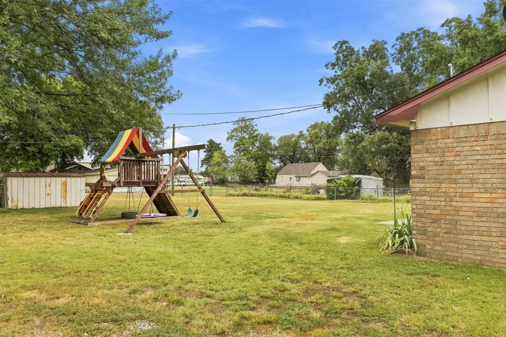 19 S Whitaker Street Pryor, OK 74361