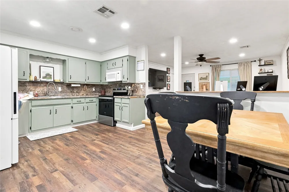 19 S Whitaker Street Pryor, OK 74361