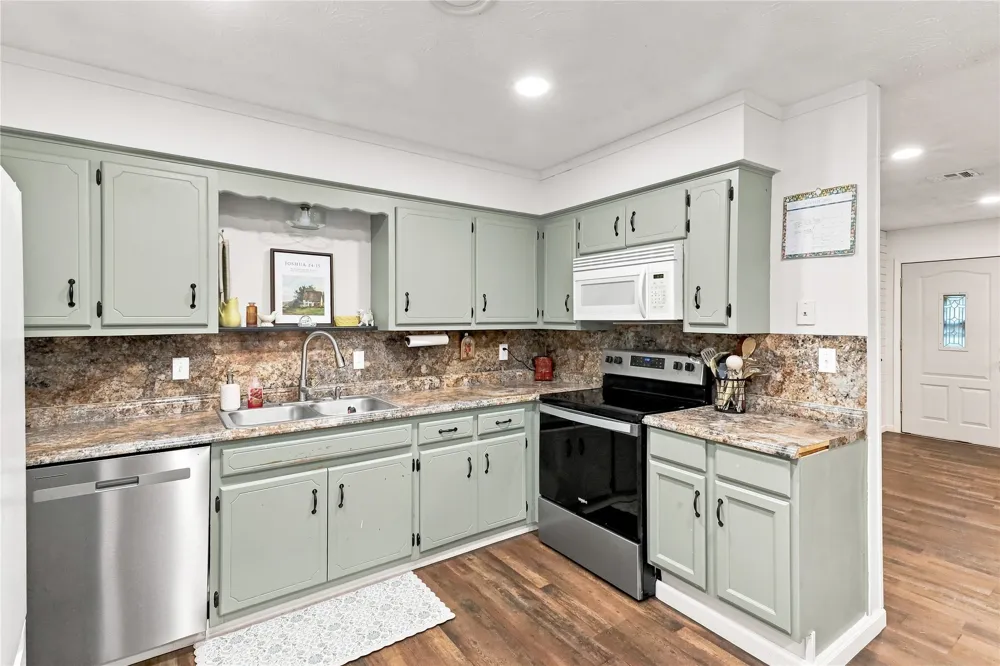 19 S Whitaker Street Pryor, OK 74361