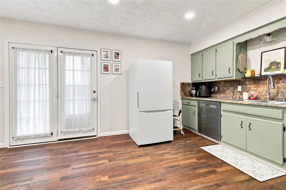19 S Whitaker Street Pryor, OK 74361