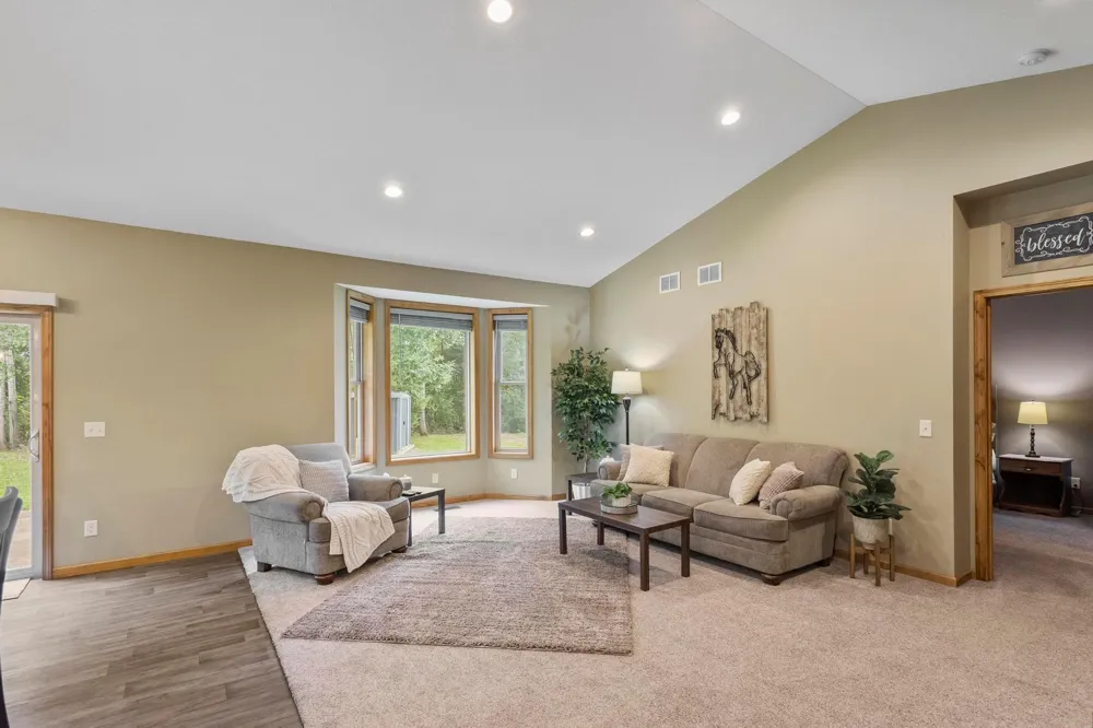567 135th Street NW Monticello, MN 55362