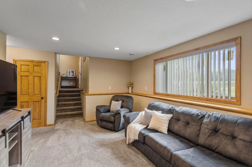 567 135th Street NW Monticello, MN 55362
