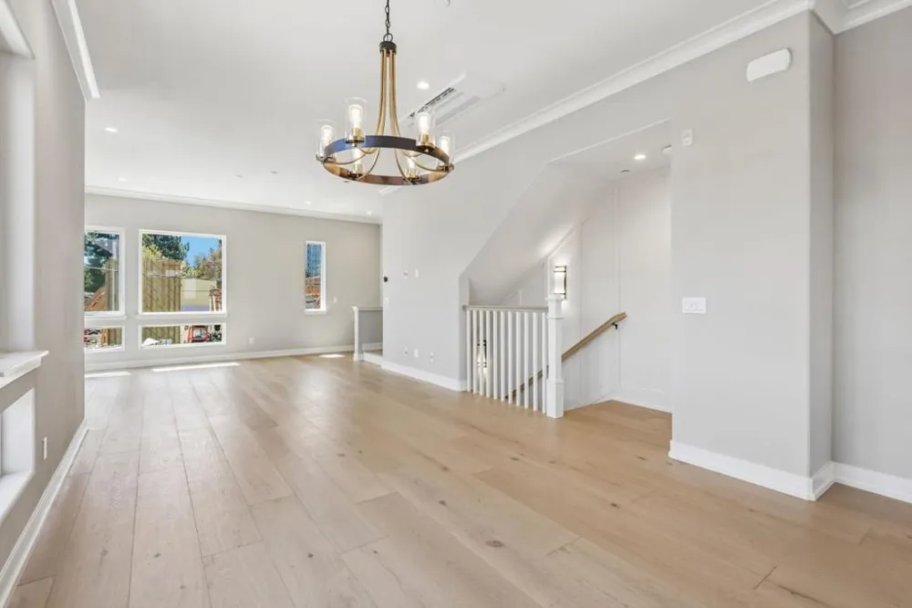 100 Koa Court Palo Alto, CA 94306