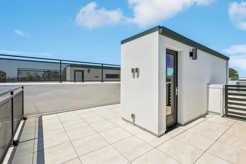 100 Koa Court Palo Alto, CA 94306
