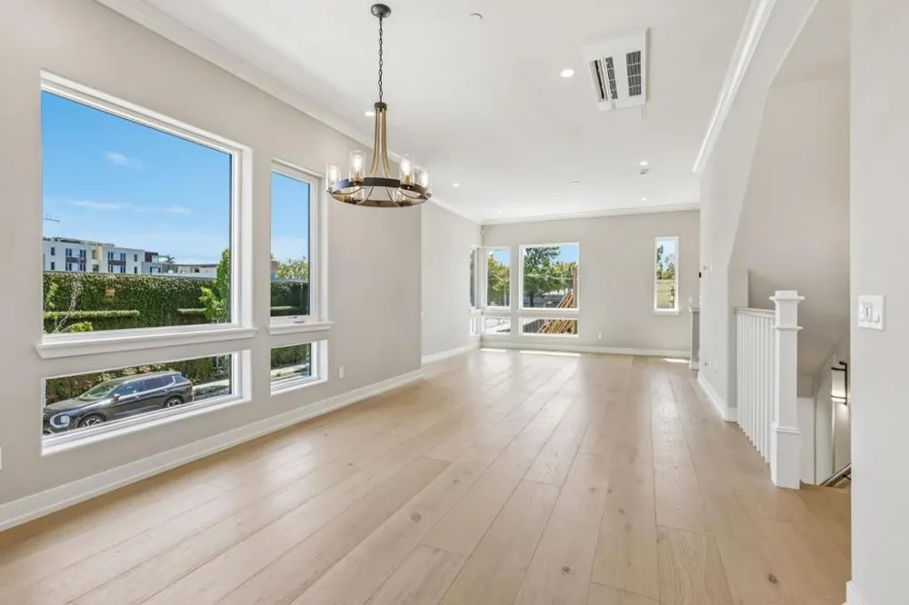 100 Koa Court Palo Alto, CA 94306