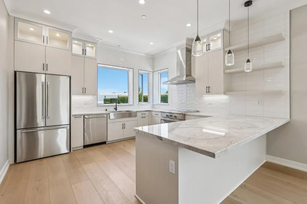 100 Koa Court Palo Alto, CA 94306