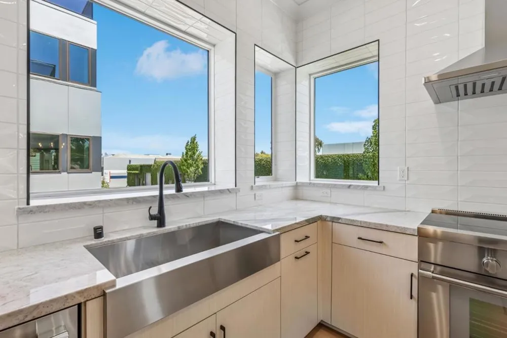 100 Koa Court Palo Alto, CA 94306