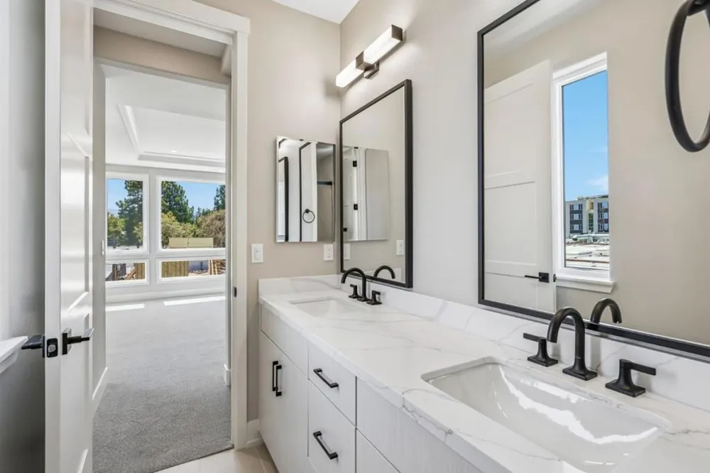 100 Koa Court Palo Alto, CA 94306