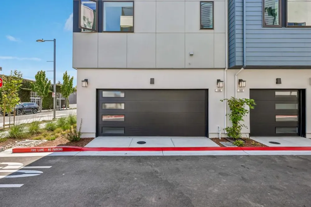 100 Koa Court Palo Alto, CA 94306