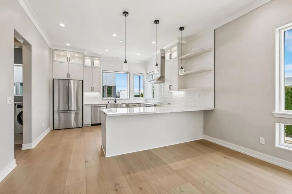 100 Koa Court Palo Alto, CA 94306