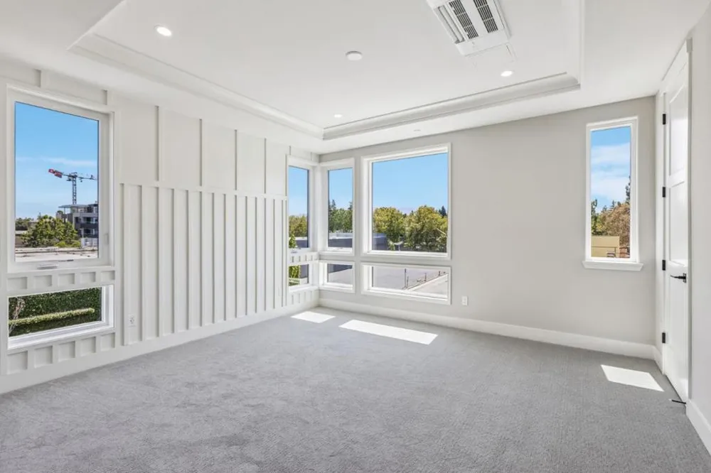 100 Koa Court Palo Alto, CA 94306
